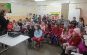 CADA DIA A NATUREZA PRODUZ O SUFICIENTE PARA NOSSA CARÊNCIA...