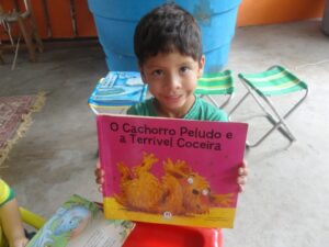 CONTAR HISTÓRIAS É UM ATO ENTRELAÇADO Á BRINCAR...