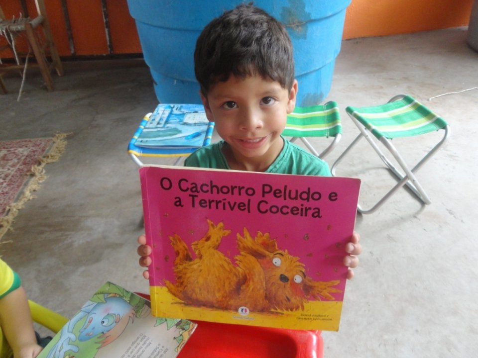 CONTAR HISTÓRIAS É UM ATO ENTRELAÇADO Á BRINCAR...