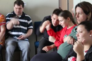 CONTAR HISTÓRIAS É UM ATO ENTRELAÇADO Á BRINCAR...