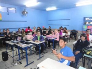 ALUNOS DE EDUCAÇÃO INFANTIL E ENSINO FUNDAMENTAL SE DIVERTEM E APRENDEM A CUIDAR DA NATUREZA