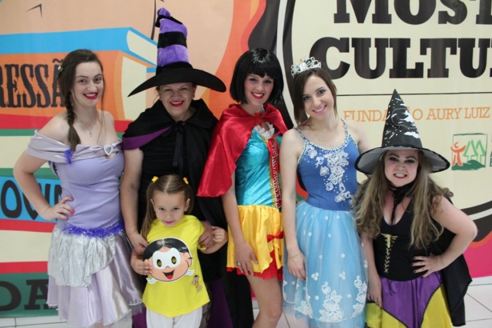 7° MOSTRA CULTURAL DO GRUPO DE DANÇA VOZES DO CORPO LEVA PÚBLICO AO MUNDO DE IMAGINAÇÃO