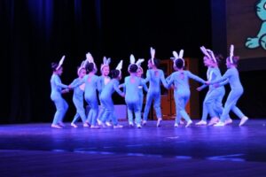 7° MOSTRA CULTURAL DO GRUPO DE DANÇA VOZES DO CORPO LEVA PÚBLICO AO MUNDO DE IMAGINAÇÃO