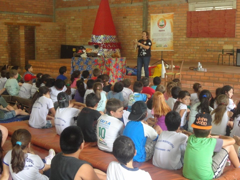 RODA DE LEITURA PARTICIPA DE EVENTO E LEVA MAIS DE 800 PESSOAS AO MUNDO DA IMAGINAÇÃO