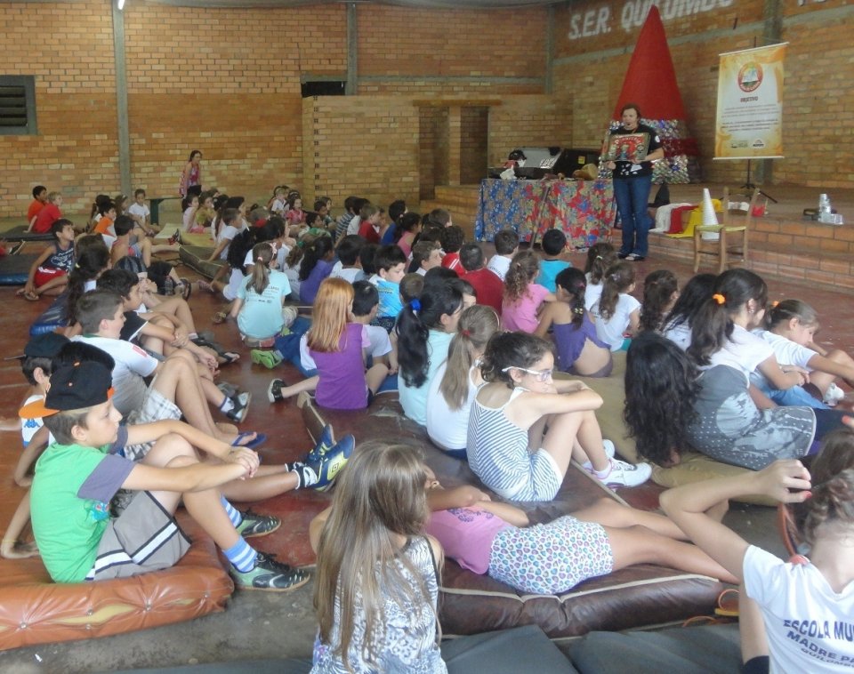 RODA DE LEITURA PARTICIPA DE EVENTO E LEVA MAIS DE 800 PESSOAS AO MUNDO DA IMAGINAÇÃO