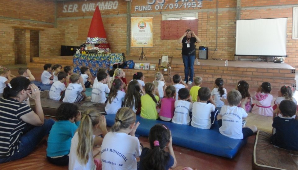 RODA DE LEITURA PARTICIPA DE EVENTO E LEVA MAIS DE 800 PESSOAS AO MUNDO DA IMAGINAÇÃO
