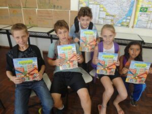 ALUNOS RELEMBRAM CONCEITOS DE EDUCAÇÃO AMBIENTAL COM A TURMINHA DA RECICLAGEM