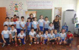 ALUNOS INTERAGEM E SE DIVERTEM COM A CONTAÇÃO DE HISTÓRIA