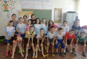 ALUNOS INTERAGEM E SE DIVERTEM COM A CONTAÇÃO DE HISTÓRIA