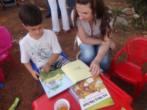 KOMBI BIBLIOTECA LEVA AS CRIANÇAS AO MUNDO DA IMAGINAÇÃO