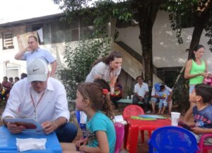 KOMBI BIBLIOTECA LEVA AS CRIANÇAS AO MUNDO DA IMAGINAÇÃO