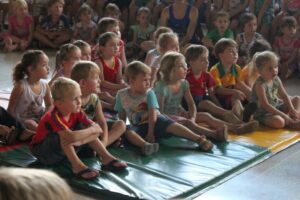 KOMBI BIBLIOTECA LEVA AS CRIANÇAS AO MUNDO DA IMAGINAÇÃO