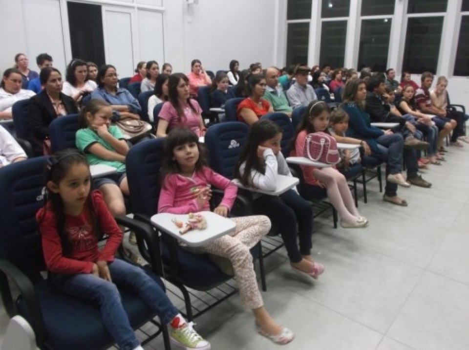 REUNIÃO COM OS PAIS DOS ALUNOS DO GRUPO DE DANÇA VOZES DO CORPO
