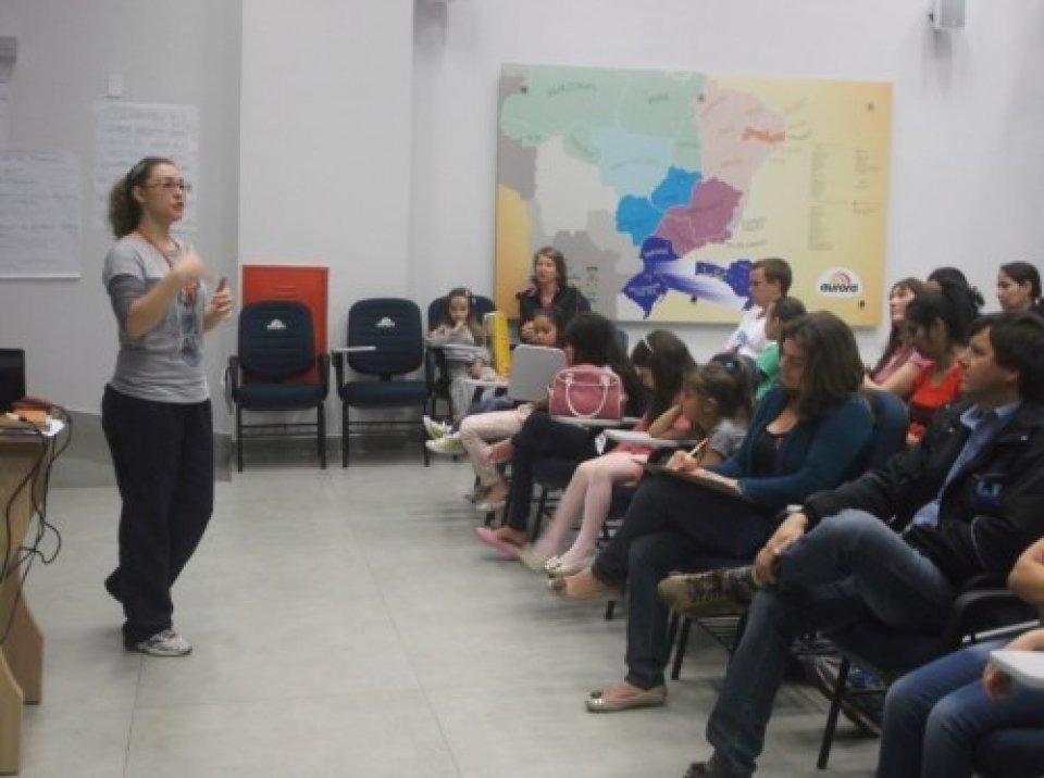 REUNIÃO COM OS PAIS DOS ALUNOS DO GRUPO DE DANÇA VOZES DO CORPO