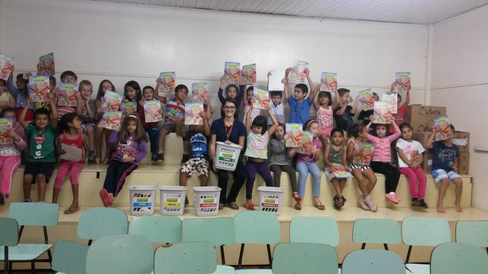 ALUNOS EMPOLGADOS COM A VOLTA DAS ATIVIDADES DA TURMINHA DA RECICLAGEM