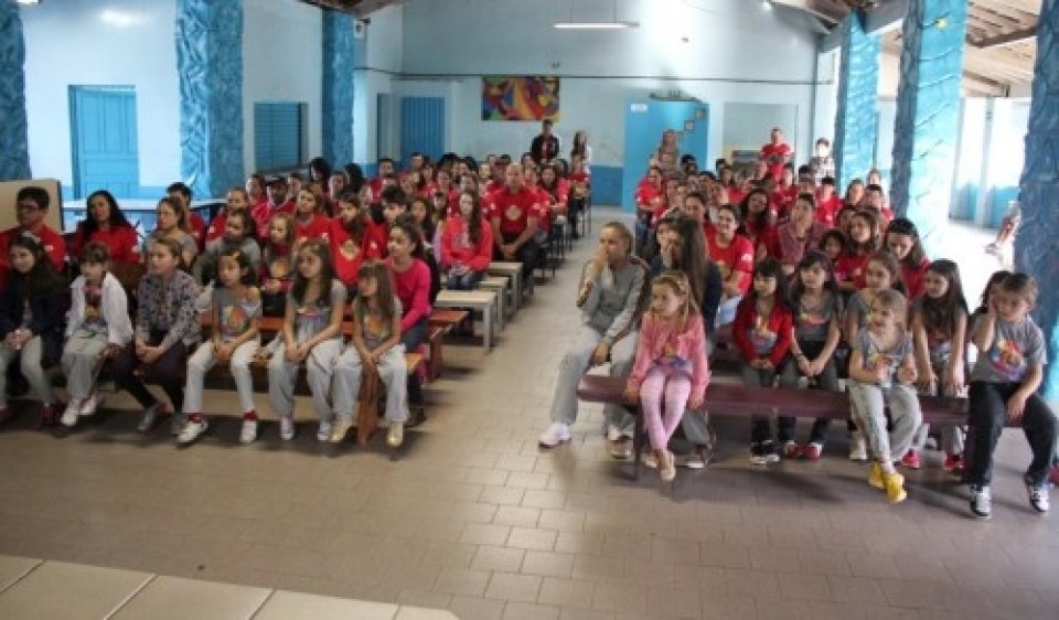 GRUPO DE DANÇA VOZES DO CORPO REALIZA REUNIÃO COM OS PAIS E ALUNOS, APÓS PARTICIPAM DE CAMINHADA