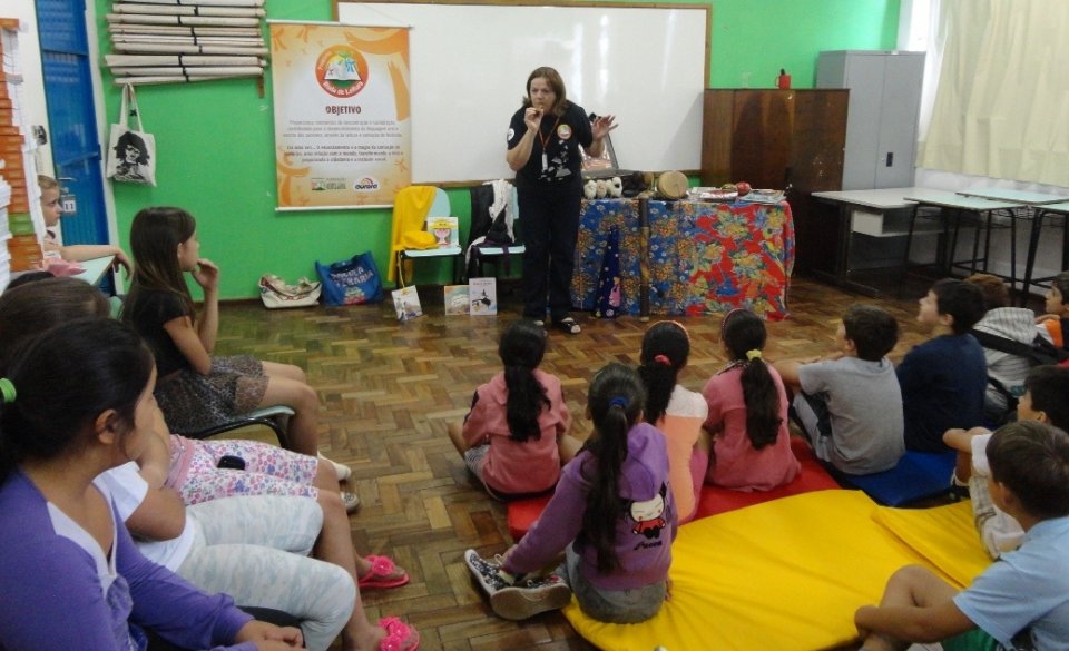 543 PESSOAS PARTICIPARAM DE ATIVIDADE DO PROGRAMA CONTAÇÃO DE HISTÓRIA