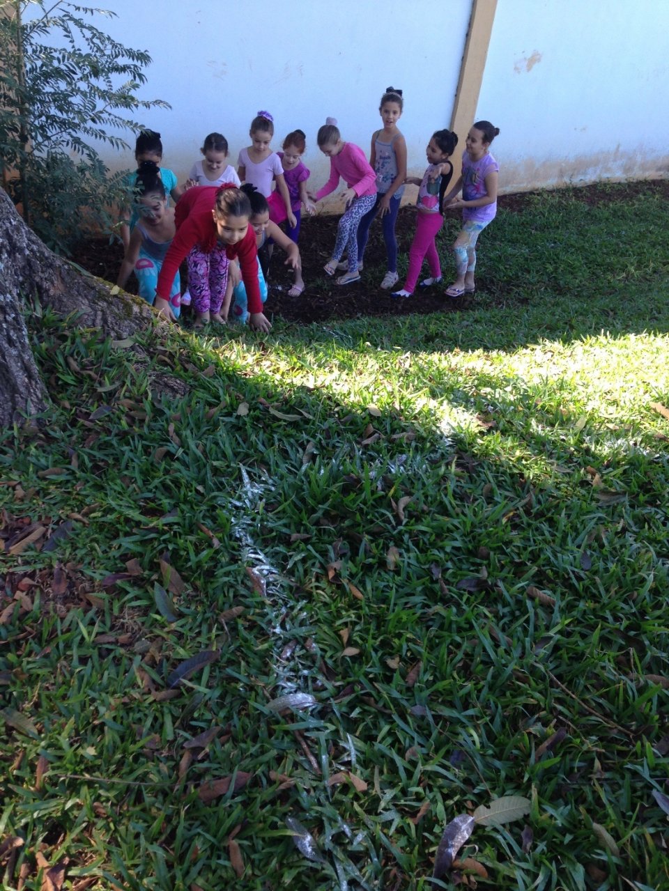 COMEMORAÇÃO AO DIA DA PÁSCOA COM OS ALUNOS DO GRUPO DE DANÇA VOZES DO CORPO