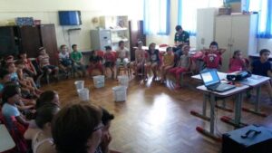 A TURMINHA DA RECICLAGEM VISITA VÁRIAS ESCOLAS