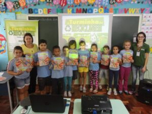 A TURMINHA DA RECICLAGEM VISITA VÁRIAS ESCOLAS