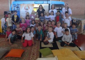 Contação de histórias e roda de leitura a 1.195 crianças e adolescentes