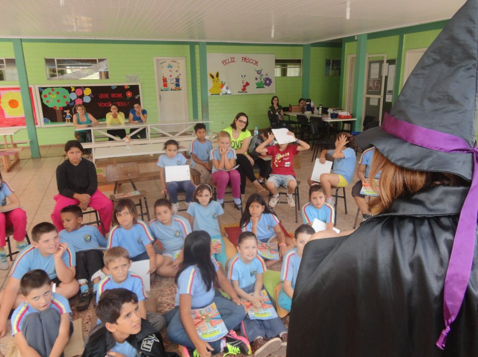 Contação de histórias e roda de leitura a 1.195 crianças e adolescentes