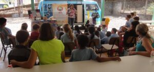 Contação de histórias e roda de leitura a 1.195 crianças e adolescentes