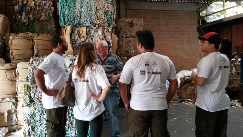 Grupo do Projeto Palco da Reciclagem visita Cooperativa Verde Vida