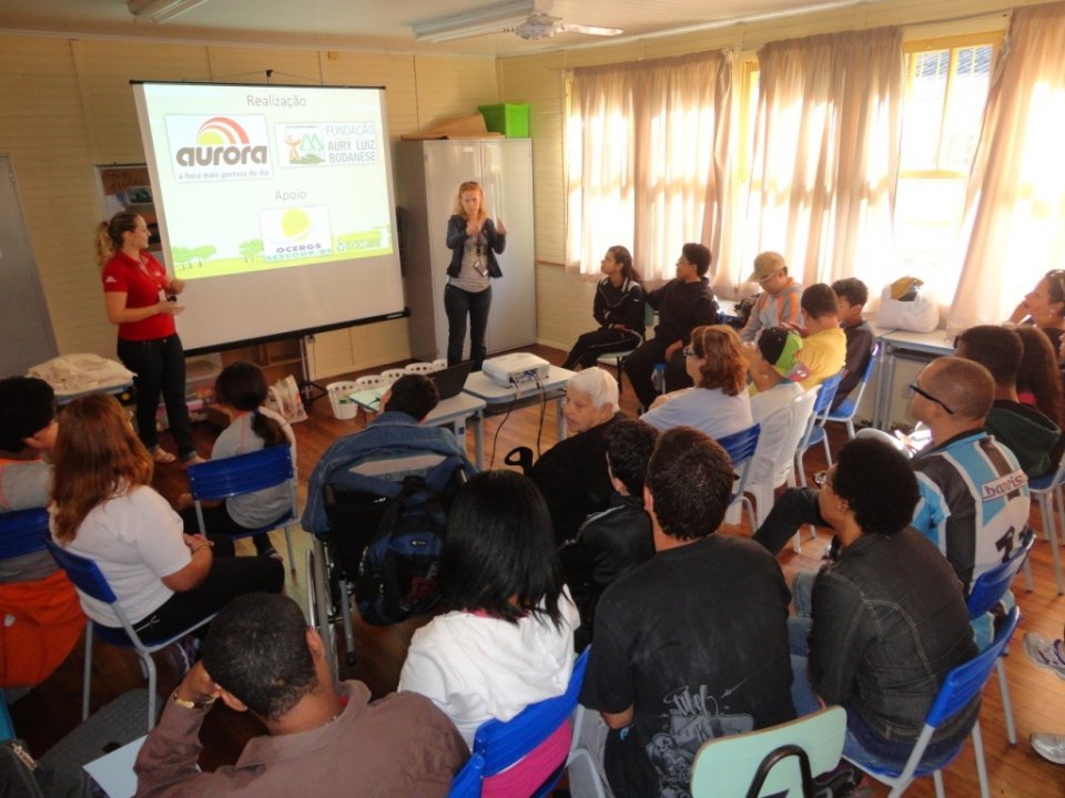 A Turminha da Reciclagem-RS atende alunos de escola especial
