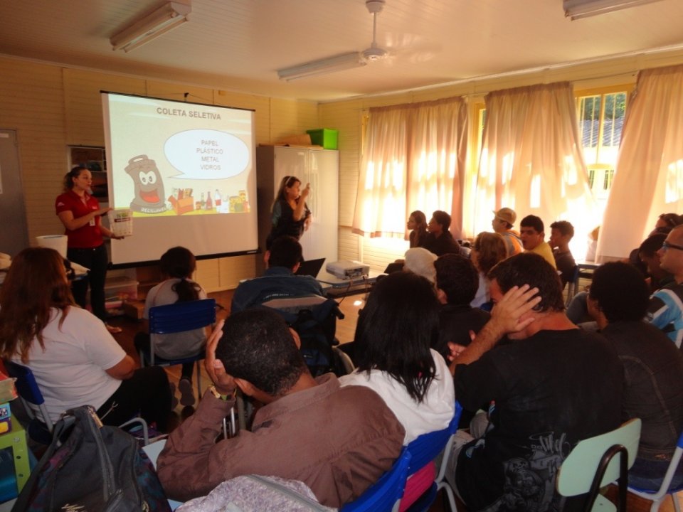 A Turminha da Reciclagem-RS atende alunos de escola especial