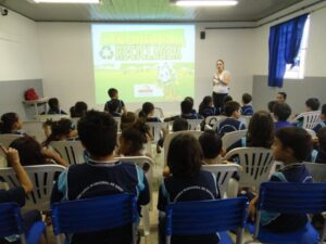 A Turminha da Reciclagem-RS atende alunos de escola especial