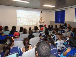 A Turminha da Reciclagem-RS atende alunos de escola especial