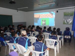 A Turminha da Reciclagem-RS atende alunos de escola especial