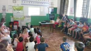 A Turminha da Reciclagem incentiva os alunos a trocar as informações com seus familiares
