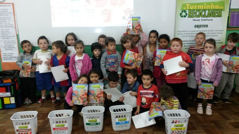 A Turminha da Reciclagem incentiva os alunos a trocar as informações com seus familiares