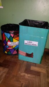 A Turminha da Reciclagem incentiva os alunos a trocar as informações com seus familiares