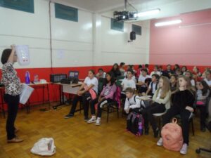 A Turminha da Reciclagem incentiva os alunos a trocar as informações com seus familiares