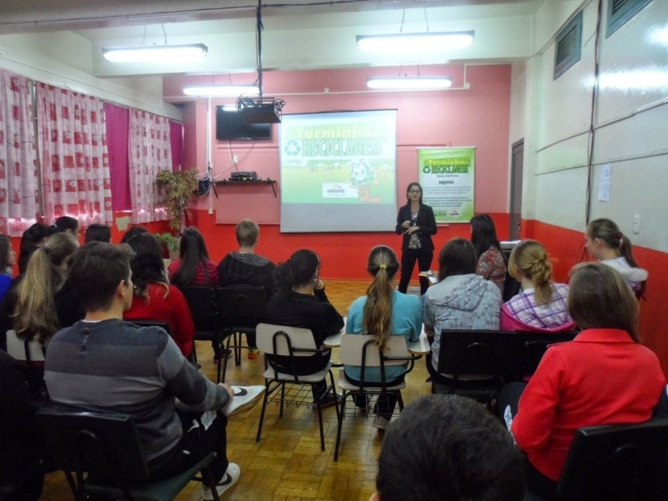 A Turminha da Reciclagem incentiva os alunos a trocar as informações com seus familiares