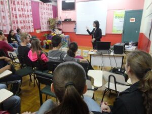 A Turminha da Reciclagem incentiva os alunos a trocar as informações com seus familiares