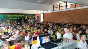 A Turminha da Reciclagem incentiva os alunos a trocar as informações com seus familiares