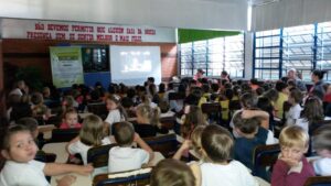 A Turminha da Reciclagem incentiva os alunos a trocar as informações com seus familiares