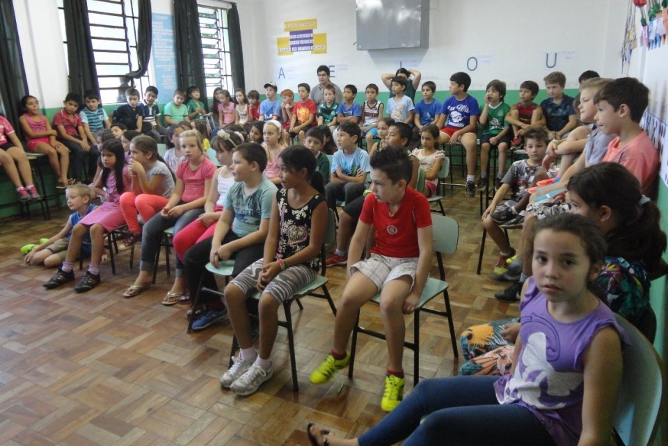 Um livro, além de modesto, é prático...