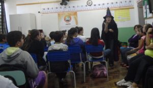 Um livro, além de modesto, é prático...