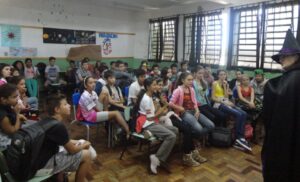 Um livro, além de modesto, é prático...