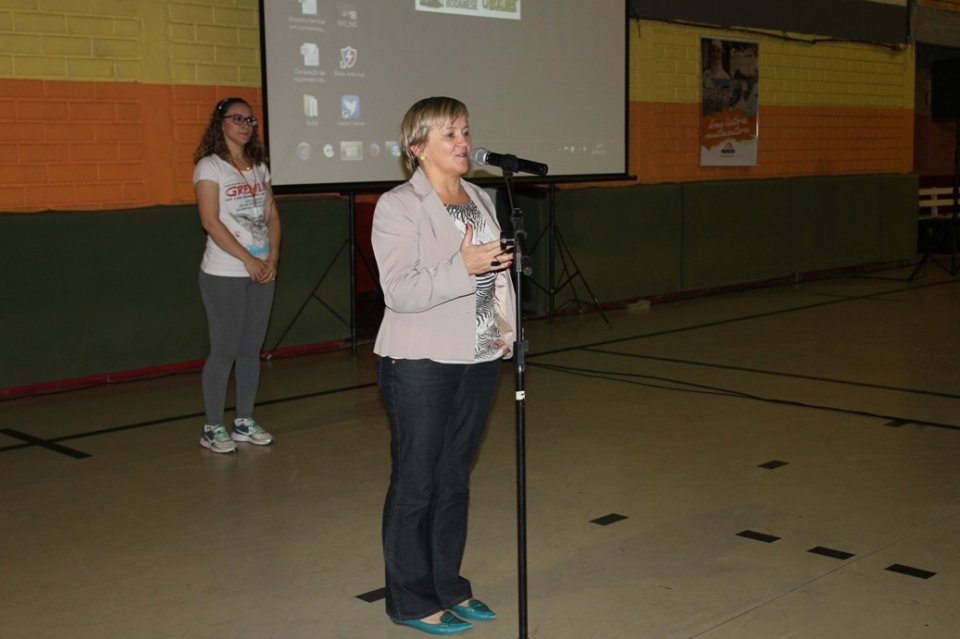 Evento em comemoração ao Dia da Dança com alunos e familiares do Grupo de Dança da Falb