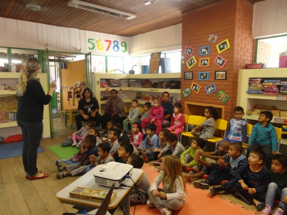 A Turminha da Reciclagem-RS diverte alunos com os personagens da turminha