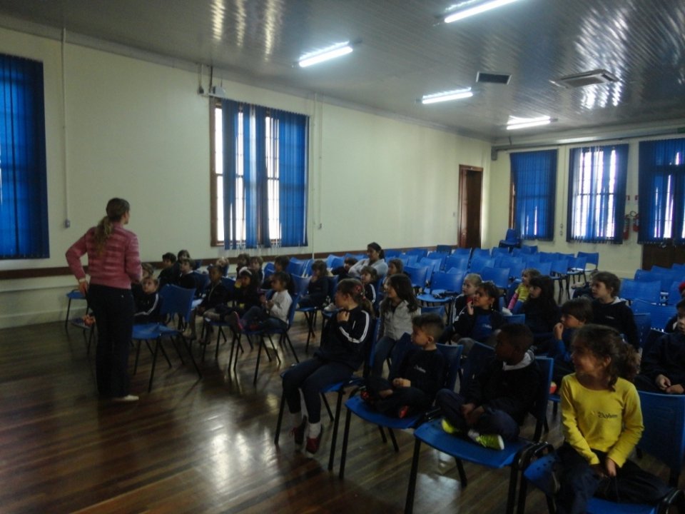 A Turminha da Reciclagem-RS diverte alunos com os personagens da turminha