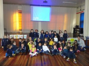 A Turminha da Reciclagem-RS diverte alunos com os personagens da turminha