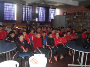 A Turminha da Reciclagem-RS visita escola de surdos