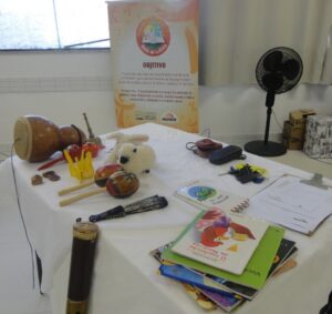 Contar para fazer lembrar, contar para mover montanhas e céus”.